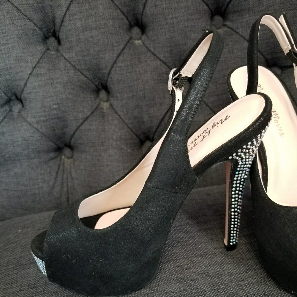 Night moves platform black heels size 6